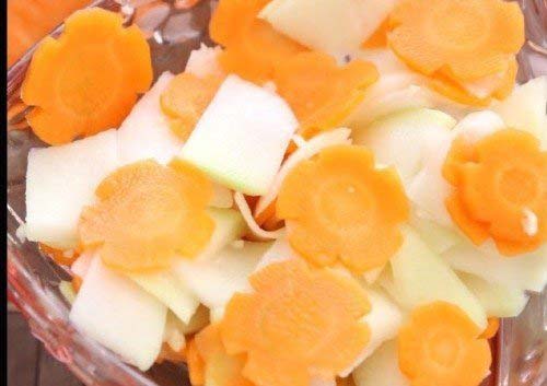 Hướng dẫn chi tiết cách làm món nộm su hào cà rốt chay chua giòn thanh mát