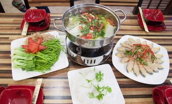 Cách nấu nướng canh chua đầu cá hồi măng chua vừa thơm vừa ngon đơn giản
