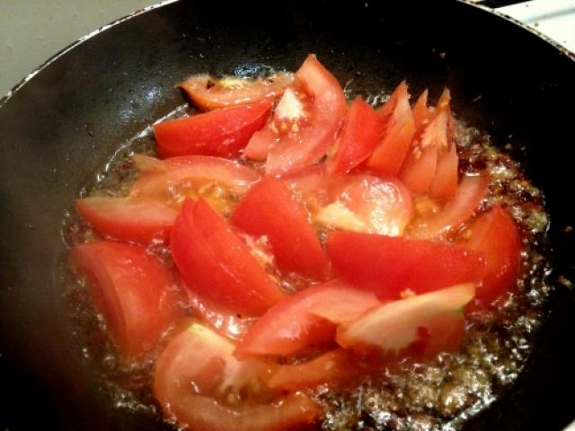 Cách nấu nướng nướng canh trái ngược quả cà chua với thịt bò