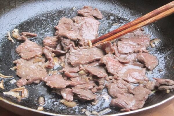Cách xào thịt bò với su hào