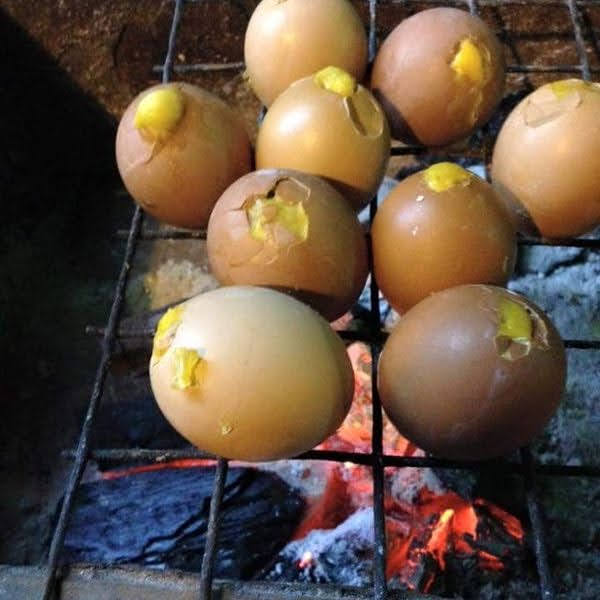Cách thực hiện trứng gà nướng loại Thái vô cùng ngon